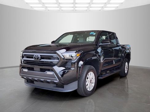 Used 2025 Toyota Tacoma SR5 AWD/4WD image 9