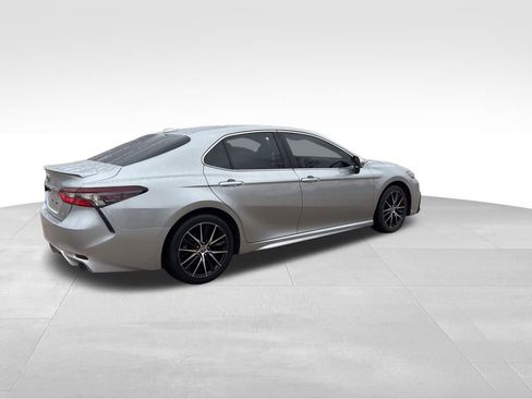 Used 2022 Toyota Camry SE image 4
