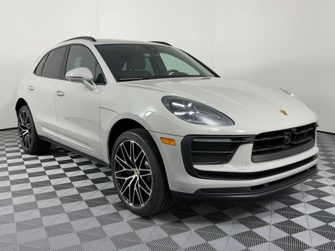 Certified 2026 Porsche Macan AWD/4WD image 7