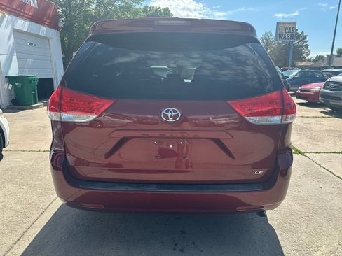 Used 2014 Toyota Sienna LE image 6