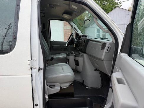Used 2010 Ford E-250 and Econoline 250 RWD image 10