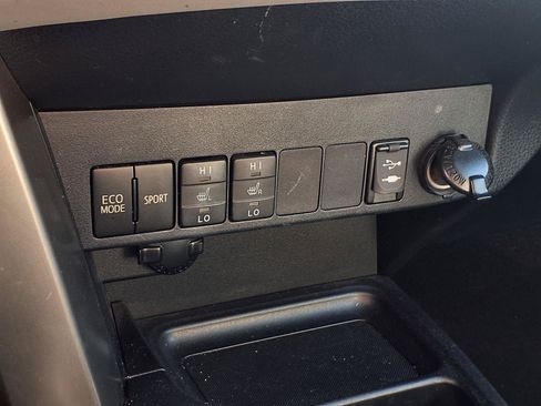 Used 2014 Toyota RAV4 Limited FWD image 11