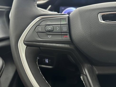 New 2025 Jeep Grand Cherokee Altitude image 12