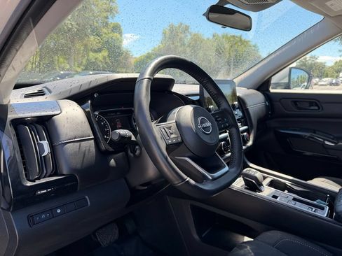 Used 2024 Nissan Pathfinder SV FWD image 34