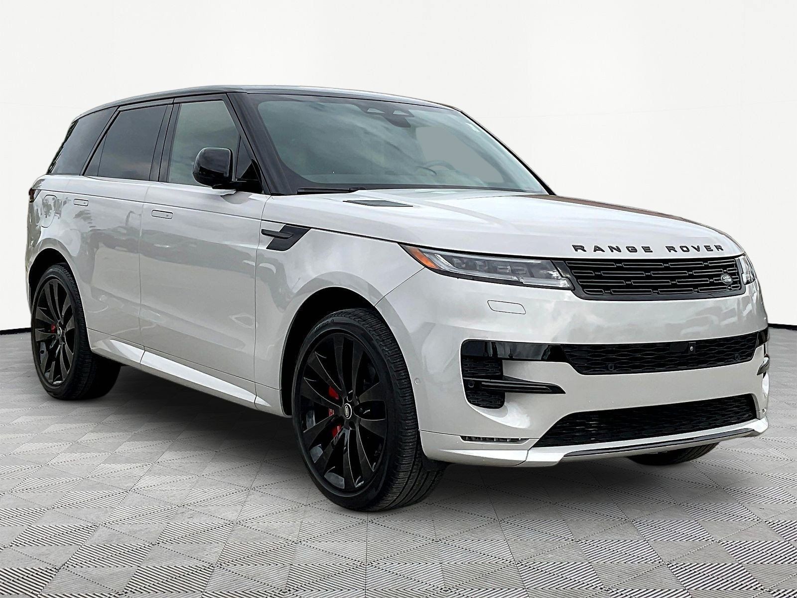 Used 2024 Land Rover Range Rover Sport Dynamic SE AWD/4WD image 3