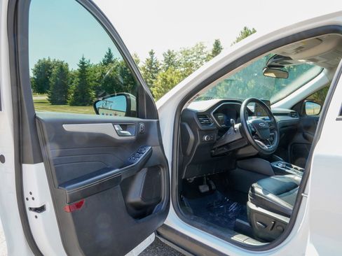 Used 2022 Ford Escape SEL w/ Technology Package AWD/4WD image 10