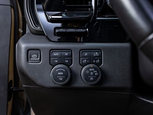 Used 2022 Chevrolet Silverado 1500 ZR2 w/ Technology Package image 22