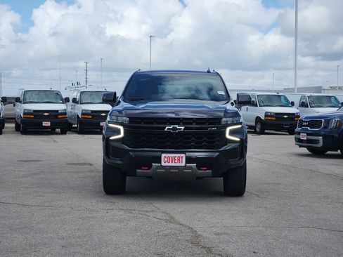 Used 2023 Chevrolet Tahoe Z71 w/ Luxury Package AWD/4WD image 2