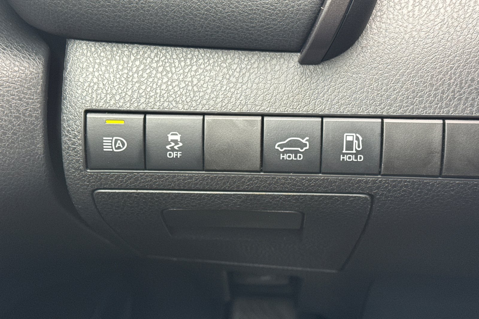 Certified 2022 Toyota Camry XSE FWD image 33