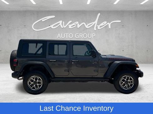 Used 2025 Jeep Wrangler Unlimited Rubicon AWD/4WD image 17