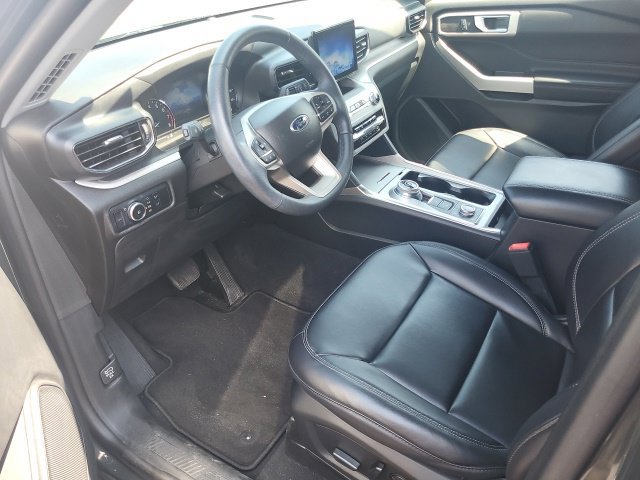 Used 2023 Ford Explorer XLT w/ Equipment Group 202A AWD/4WD image 6