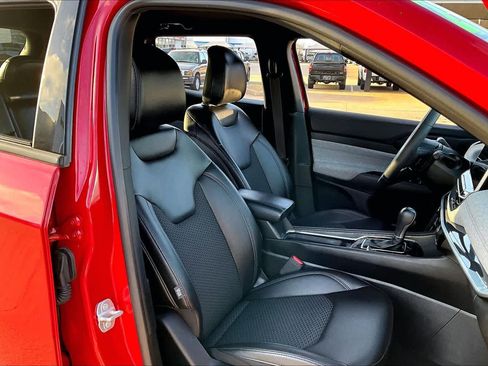 Certified 2024 Jeep Compass Latitude image 10