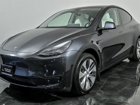 Used 2024 Tesla Model Y Long Range AWD/4WD image 5