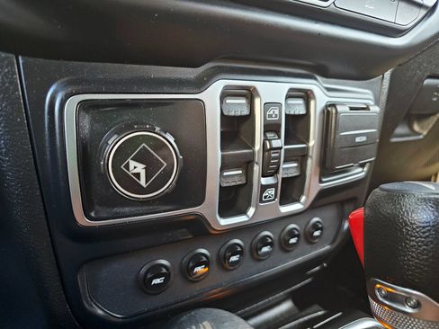 Used 2023 Jeep Gladiator Sport AWD/4WD image 47
