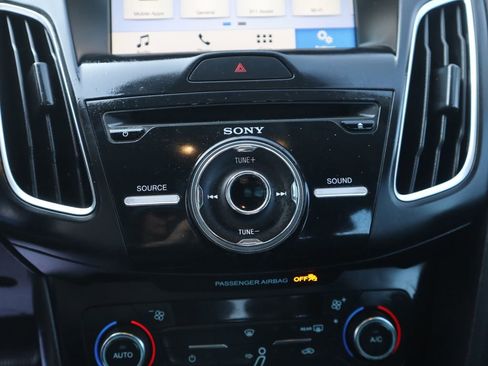 Used 2017 Ford Focus SEL image 34