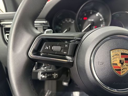 Certified 2025 Porsche Macan image 38