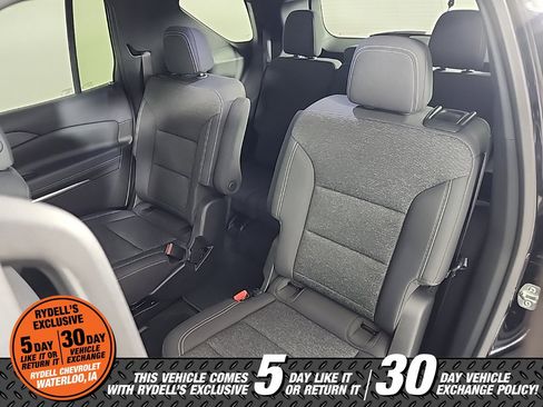 Used 2025 Chevrolet Traverse LT image 21