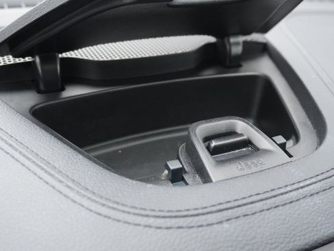 Used 2021 Jeep Cherokee Latitude Lux w/ Sun & Sound Group image 29