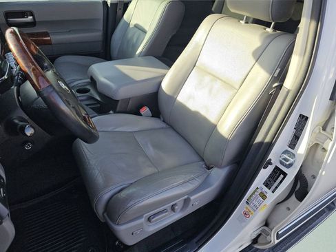 Used 2021 Toyota Sequoia Platinum image 6