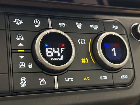 New 2026 Land Rover Defender 110 X-Dynamic SE image 22