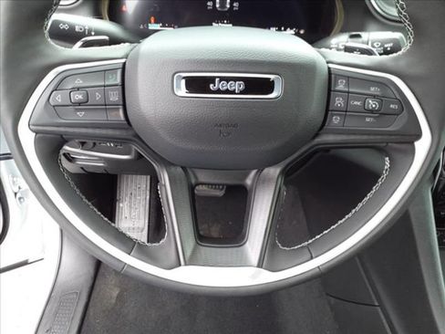 Used 2024 Jeep Grand Cherokee Laredo X w/ Luxury Tech Group I AWD/4WD image 15