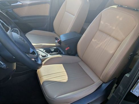 Used 2023 Volkswagen Tiguan SE image 12