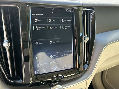 Used 2020 Volvo XC60 T8 Momentum w/ Protection Package Premier image 11