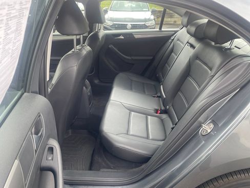 Used 2017 Volkswagen Jetta SE FWD image 16