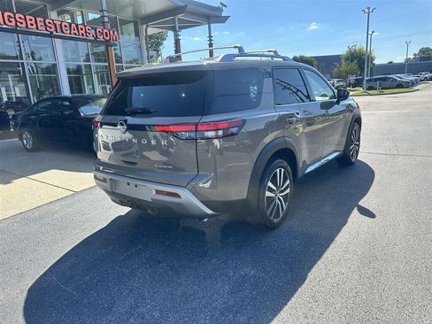 Used 2025 Nissan Pathfinder Platinum FWD image 4