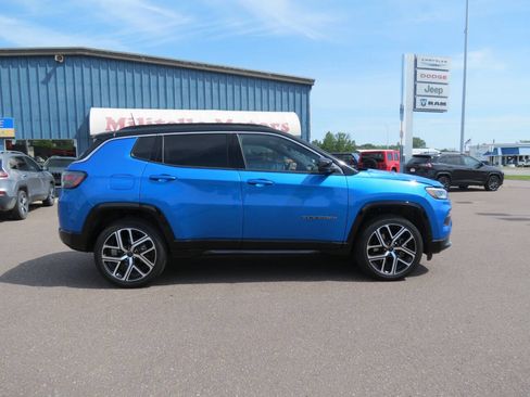 Used 2024 Jeep Compass Limited w/ Elite Group AWD/4WD image 1
