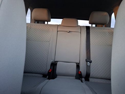 Used 2018 Volkswagen Tiguan S image 19