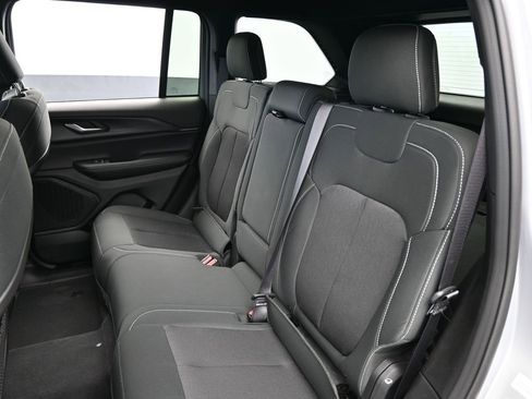 Used 2024 Jeep Grand Cherokee Laredo X image 36