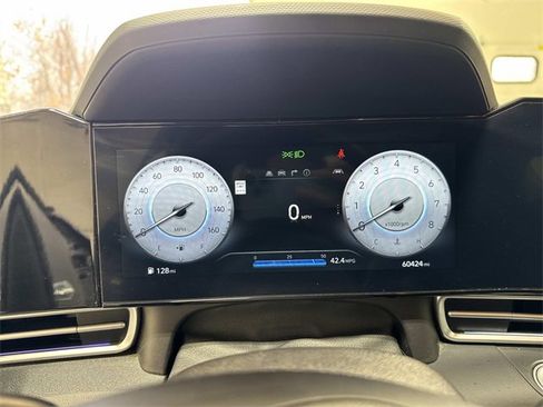 Used 2024 Hyundai Elantra SEL image 9