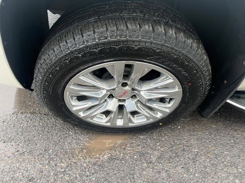 Used 2013 GMC Yukon Denali image 5