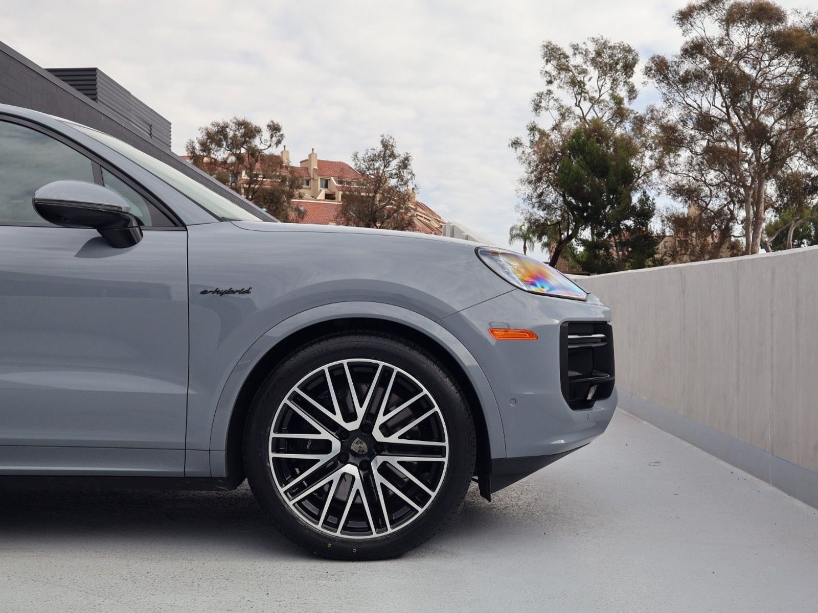 Certified 2025 Porsche Cayenne Turbo AWD/4WD image 11