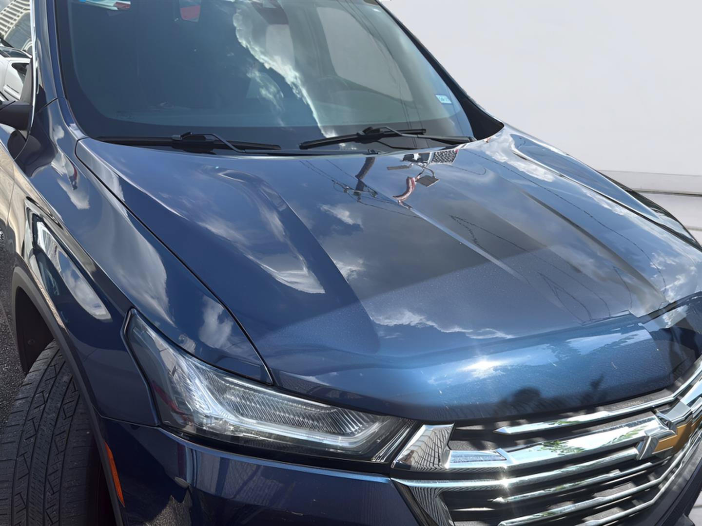 Used 2022 Chevrolet Traverse LT FWD image 2