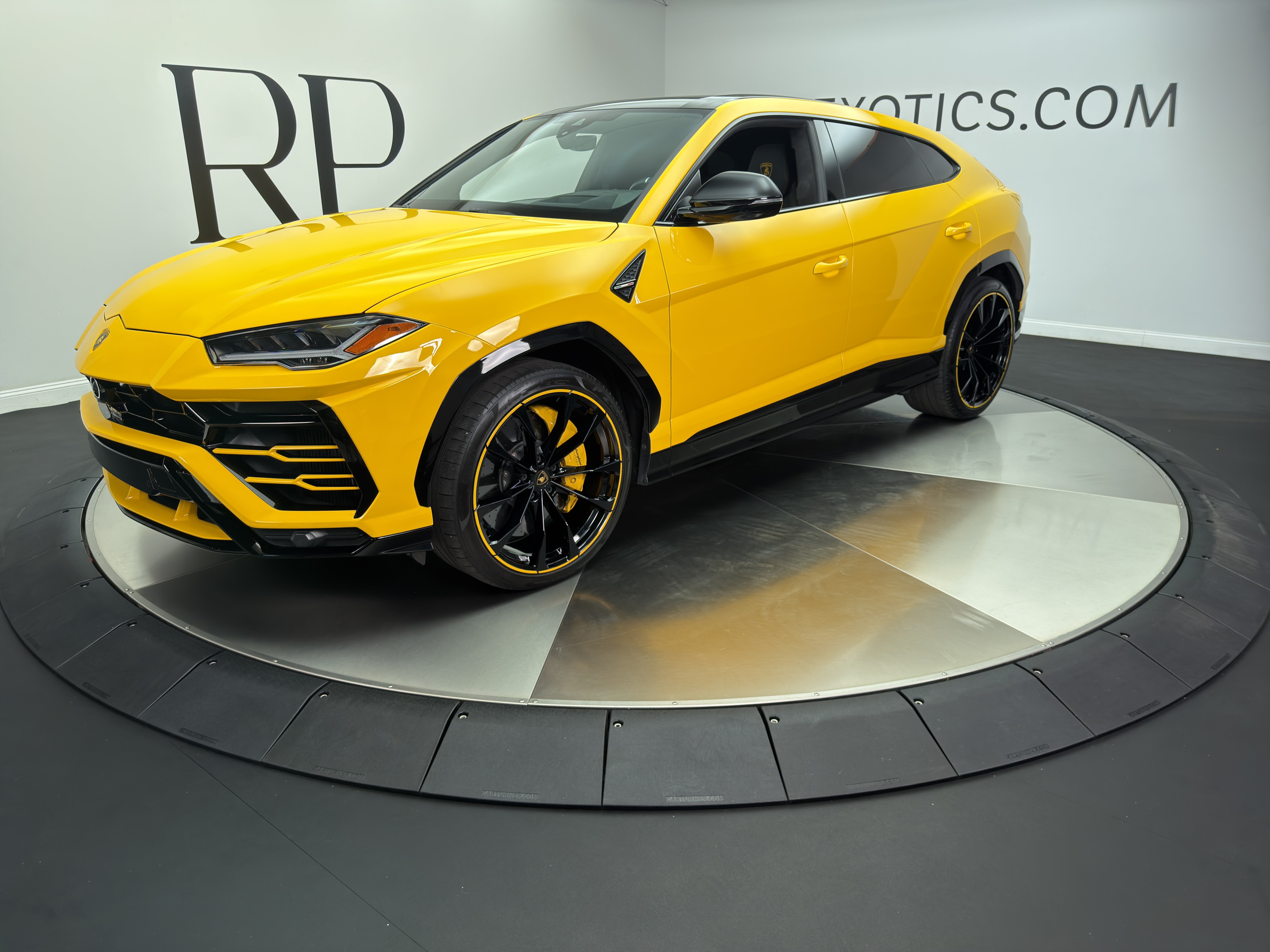 Used 2021 Lamborghini Urus AWD/4WD image 1