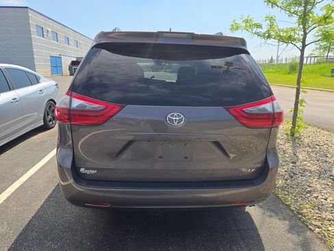 Used 2020 Toyota Sienna LE FWD image 4