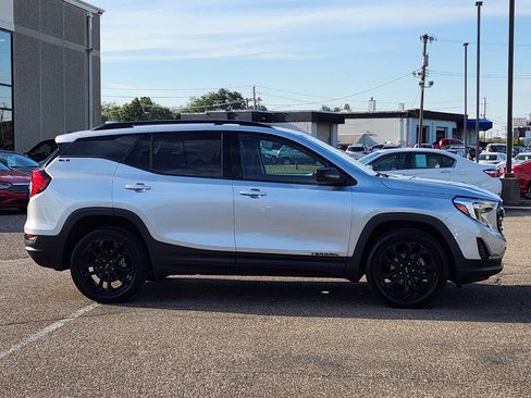 Used 2021 GMC Terrain SLE w/ Driver Convenience Package image 11