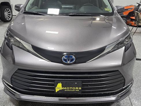 Used 2024 Toyota Sienna XLE w/ XLE Plus Package AWD/4WD image 6
