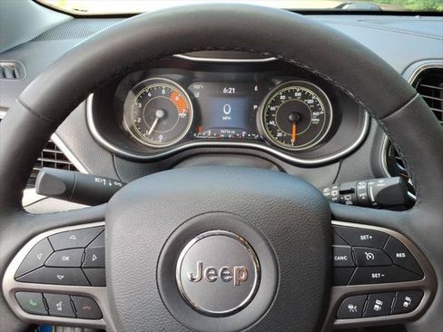 Used 2022 Jeep Cherokee Limited w/ Mopar Interior Package AWD/4WD image 20