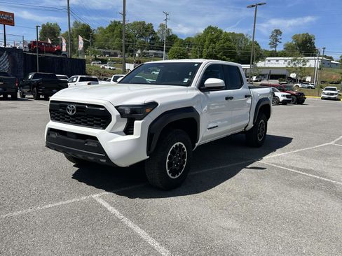 Used 2024 Toyota Tacoma TRD Off-Road image 7