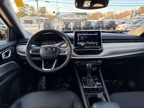 Certified 2025 Jeep Compass Limited image 20