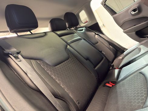 Used 2019 Jeep Compass Altitude AWD/4WD image 26