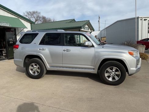 Used 2013 Toyota 4Runner SR5 image 2