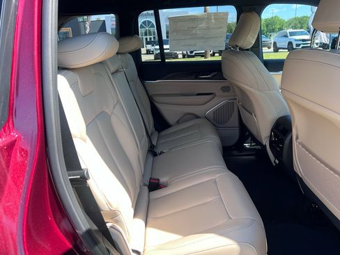 New 2026 Jeep Grand Cherokee Limited w/ Trailer Tow Package AWD/4WD image 13
