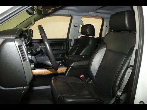 Used 2015 Chevrolet Silverado 1500 LTZ AWD/4WD image 19