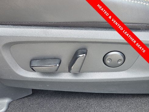 Used 2025 Nissan Pathfinder Platinum w/ Cargo Package AWD/4WD image 16