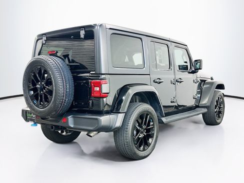 Used 2023 Jeep Wrangler Unlimited Sahara AWD/4WD image 9