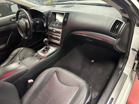 Used 2013 INFINITI G37 x w/ Premium Pkg image 11